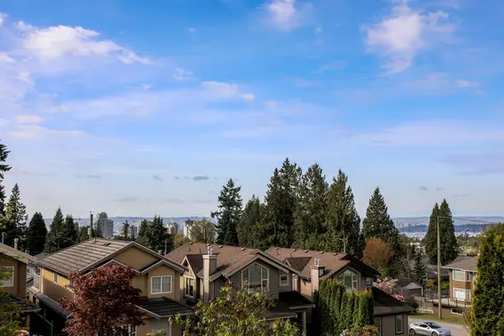 View - 312 East 27th Street, North Vancouver  