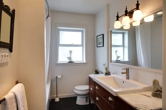 125 Carisbrooke Crescent, North Vancouver For Sale - image 20