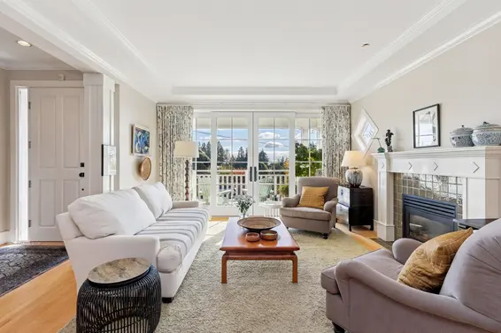 458 East 21st Street, North Vancouver For Sale - image 2