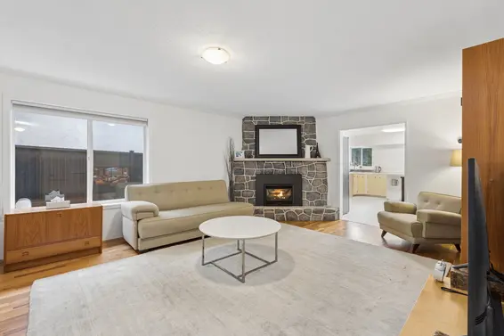 331 East 24th Street, North Vancouver For Sale - image 4