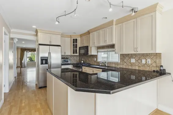 255 East 21st Street, North Vancouver For Sale - image 12