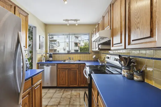 2 220 West 16th Street, North Vancouver For Sale - image 17