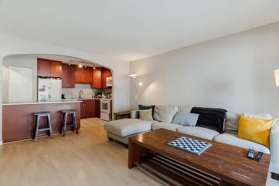 312 236 West 2nd Street, North Vancouver For Sale - image 4