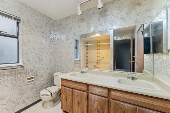 1494 Ross Road, North Vancouver For Sale - image 24