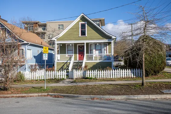 166 East 10th Street, North Vancouver For Sale - image 1