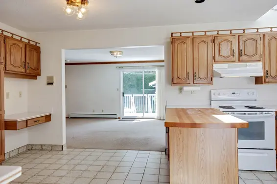Kitchen Eating Area  