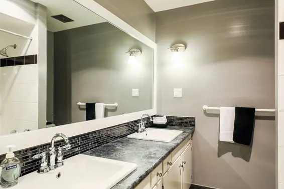 Bathroom - 3791 Regent Avenue  