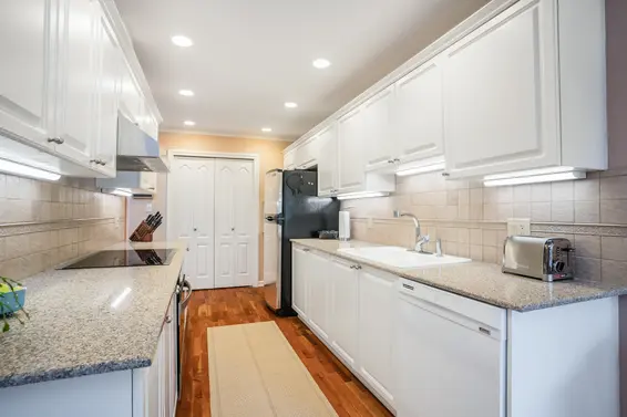304-1500 Ostler Court, North Vancouver -  kitchen 3  