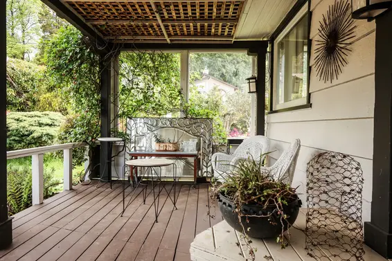 125 Carisbrooke Crescent, North Vancouver For Sale - image 2