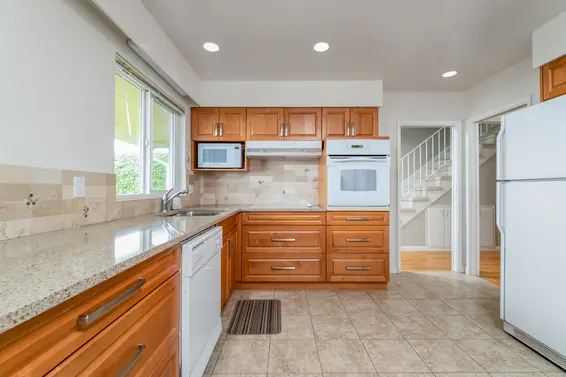 368 Newdale Court, North Vancouver For Sale - image 9