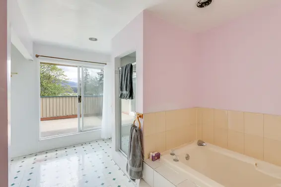2497 Panorama Drive, North Vancouver For Sale - image 15