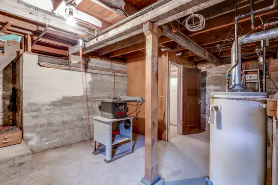 352 E 24th Street, North Vancouver - downstiars  