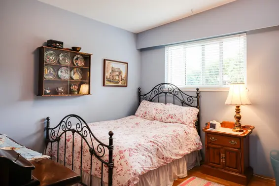 202 West 27th Street, North Vancouver For Sale - image 11