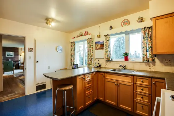 198 Carisbrooke Crescent, North Vancouver For Sale - image 8