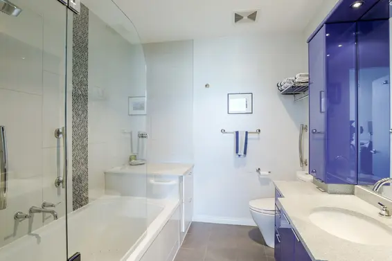 Master Ensuite | 2303-188 East Esplanade, North Vancouver  