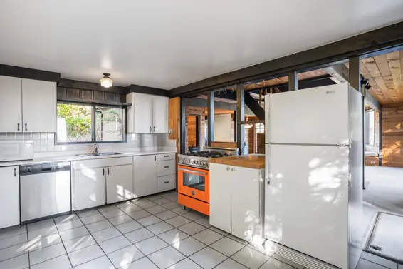 Kitchen 3 - 4555 Mountain Highway, North Vancouver  