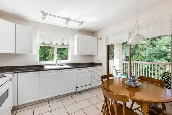 Kitchen 2 - 401 2059 Chesterfield Avenue, North Vancouver  