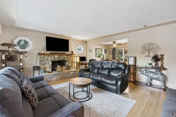 4379 Capilano Road, North Vancouver For Sale - image 5