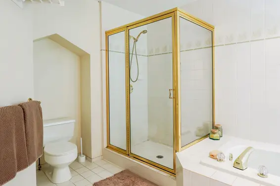 Master Ensuite - 4008 Deane Place, North Vancouver  