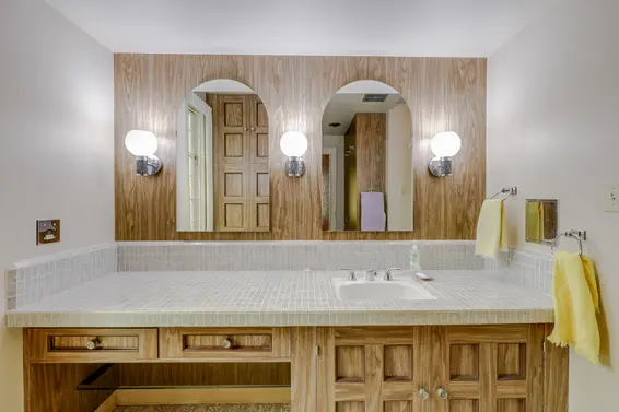 Bathroom - 866 East 10th Street, North Vancouver  