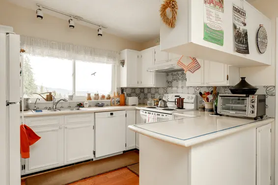 Kitchen - 4775 Tourney Road, North Vancouver  