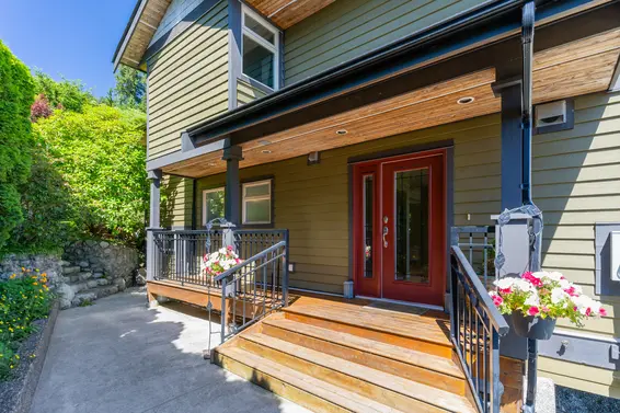 1070 Chamberlain Drive, North Vancouver For Sale - image 2
