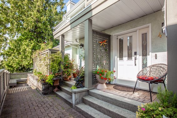 4 232 East 6th Street, North Vancouver