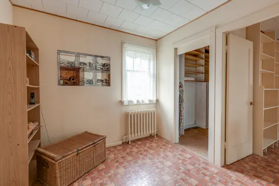 352 East 24th Street, North Vancouver - open area  