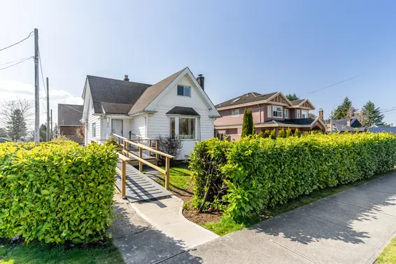535 East 13th Street, North Vancouver For Sale - image 1