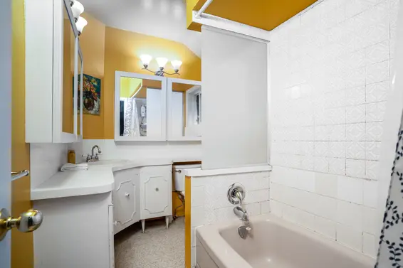 4395 Rice Lake Road, North Vancouver - Main Level Bathroom 2  