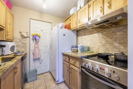 302 701 West Victoria Place  