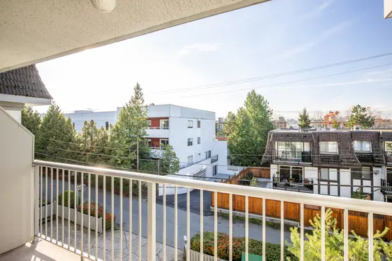 215 275 West 2nd Street, North Vancouver For Sale - image 1