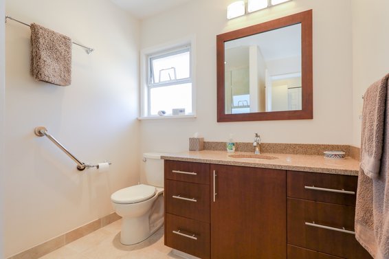 Master Ensuite - 935 Beaconsfield Road, North Vancouver