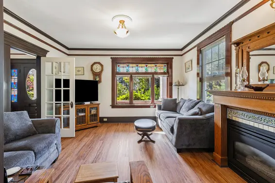 234 West Windsor Road, North Vancouver For Sale - image 6