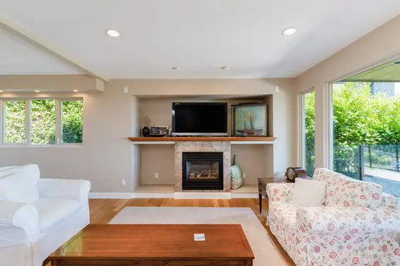 1070 Chamberlain Drive, North Vancouver For Sale - image 5