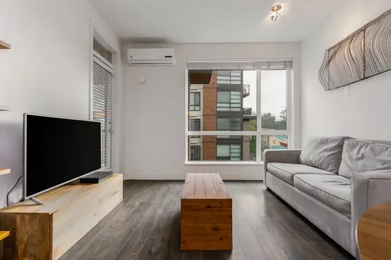 Living - 421 723 3rd Street West  