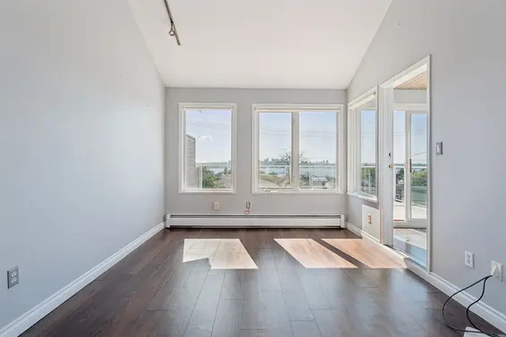 2 221 West 6th Street, North Vancouver For Sale - image 5