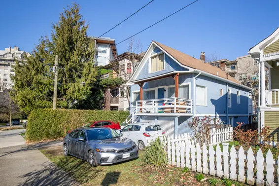 164 East 10th Street, North Vancouver For Sale - image 2