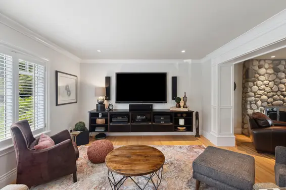 4081 Ruby Avenue, North Vancouver For Sale - image 4