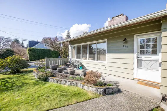 Front yard 3  - 502 East 18th Street, North Vancouver  