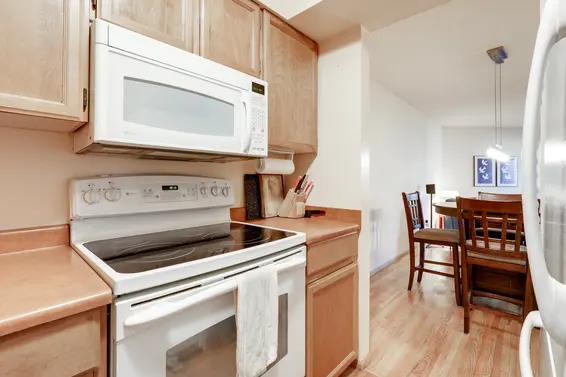 Kitchen - 111-1910 Chesterfield Avenue, North Vancouver  