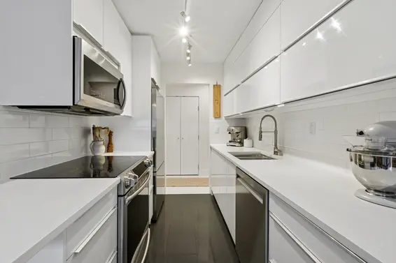 402 555 West 28th Street, North Vancouver For Sale - image 12