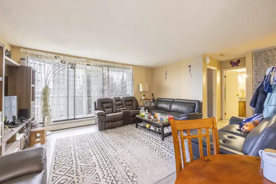 302 701 West Victoria Place  