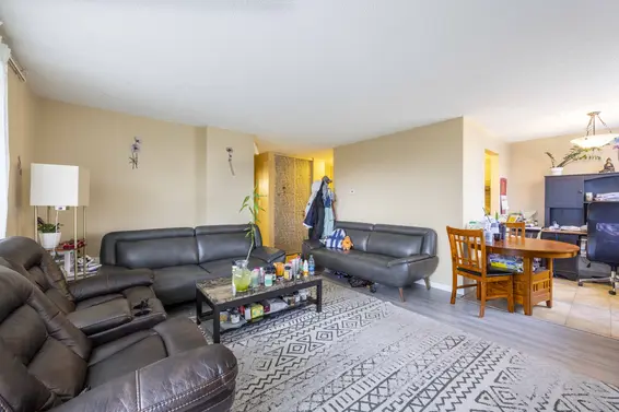 302 701 West Victoria Place  