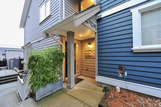267 East 10th Street, North Vancouver For Sale - image 1