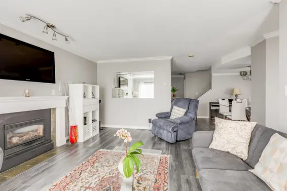 20 838 Tobruck Avenue, North Vancouver For Sale - image 3