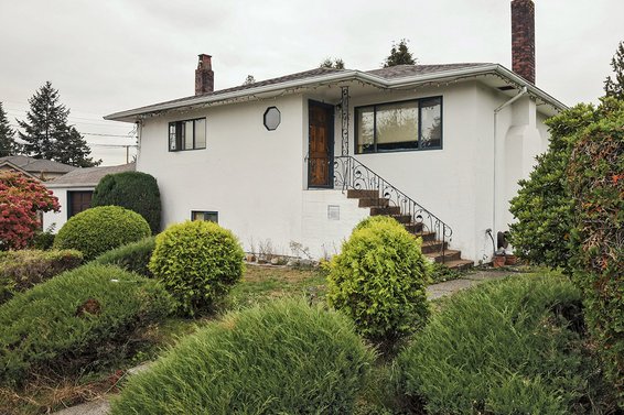 1553 Sutherland Avenue, North Vancouver