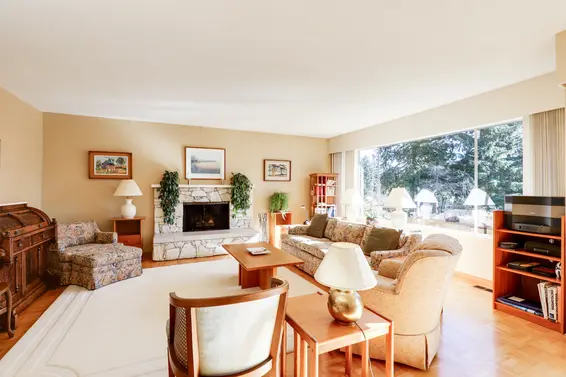 Living Room - 1984 Hyannis Drive, North Vancouver  