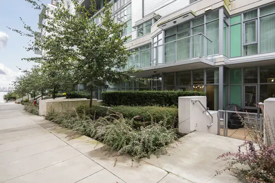 112 185 Victory Ship Way, North Vancouver For Sale - image 28