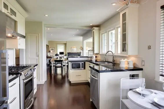 125 Carisbrooke Crescent, North Vancouver For Sale - image 15